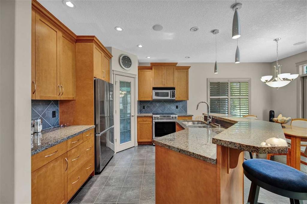 146 Springborough Point Sw, Calgary, AB - Indoor Photo Showing Kitchen With Double Sink With Upgraded Kitchen