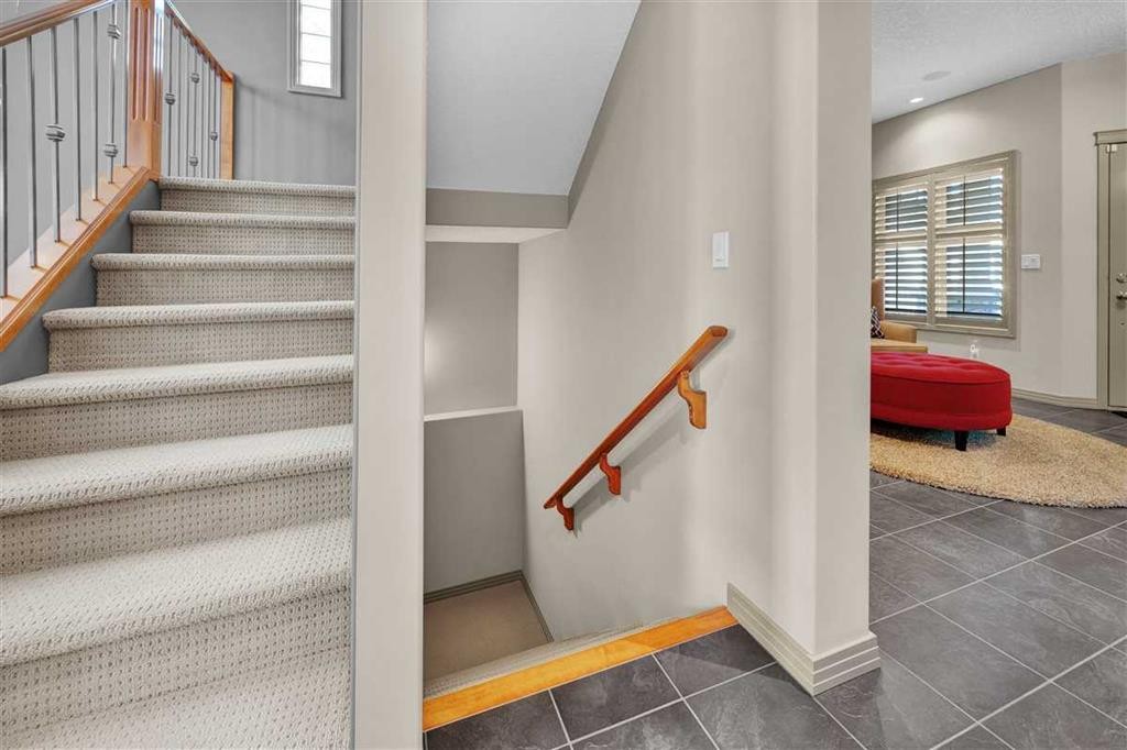 146 Springborough Point Sw, Calgary, AB - Indoor Photo Showing Other Room