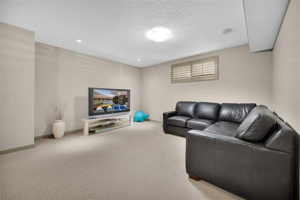146 Springborough Point Sw, Calgary, AB - Indoor