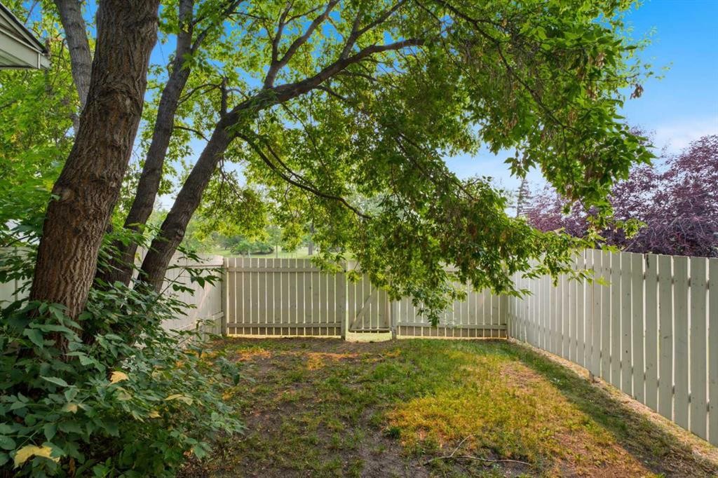 20 Georgian Villas Ne, Calgary, AB - Outdoor