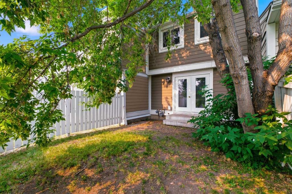 20 Georgian Villas Ne, Calgary, AB - Outdoor