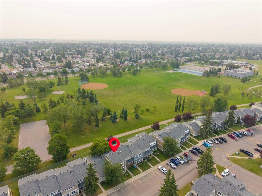 20 Georgian Villas Ne, Calgary, AB - Outdoor With View