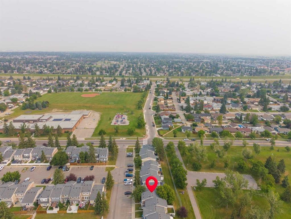20 Georgian Villas Ne, Calgary, AB - Outdoor With View