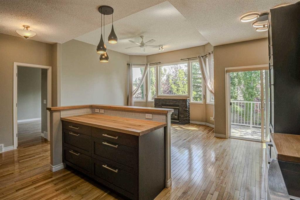 12 Straddock Villas Sw, Calgary, AB
