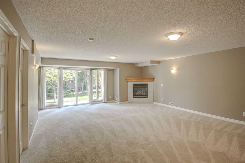 12 Straddock Villas Sw, Calgary, AB