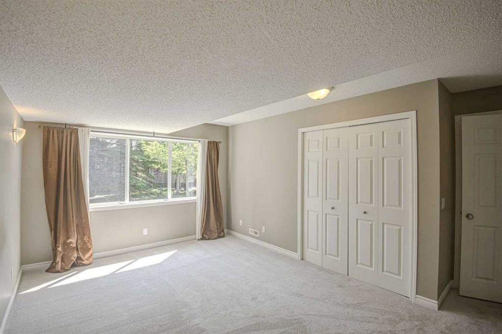 12 Straddock Villas Sw, Calgary, AB
