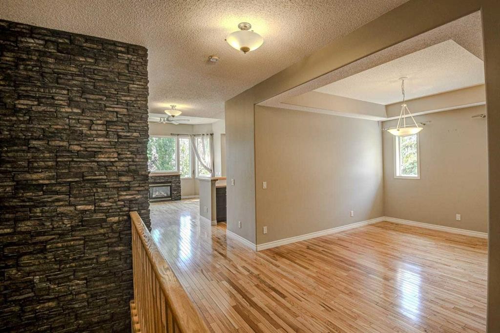12 Straddock Villas Sw, Calgary, AB