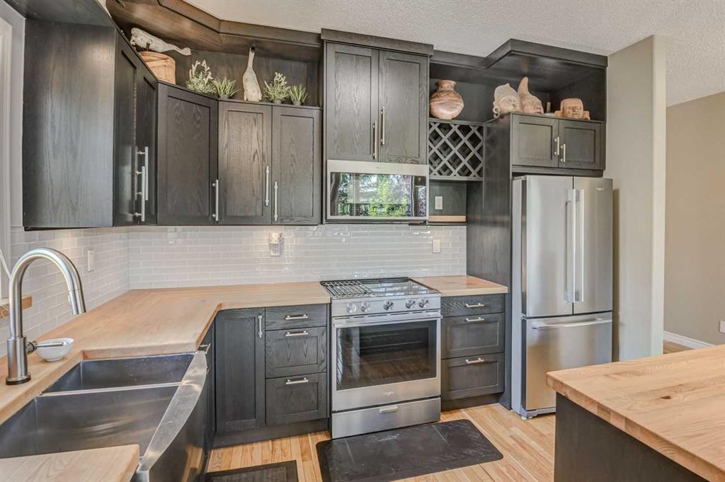 12 Straddock Villas Sw, Calgary, AB