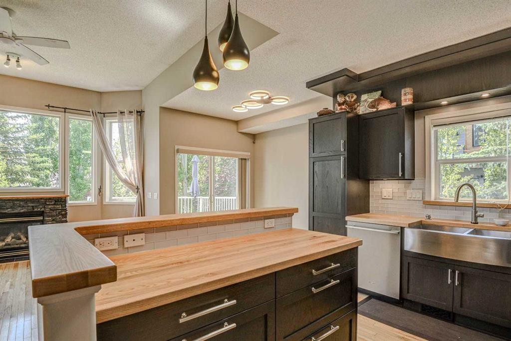 12 Straddock Villas Sw, Calgary, AB