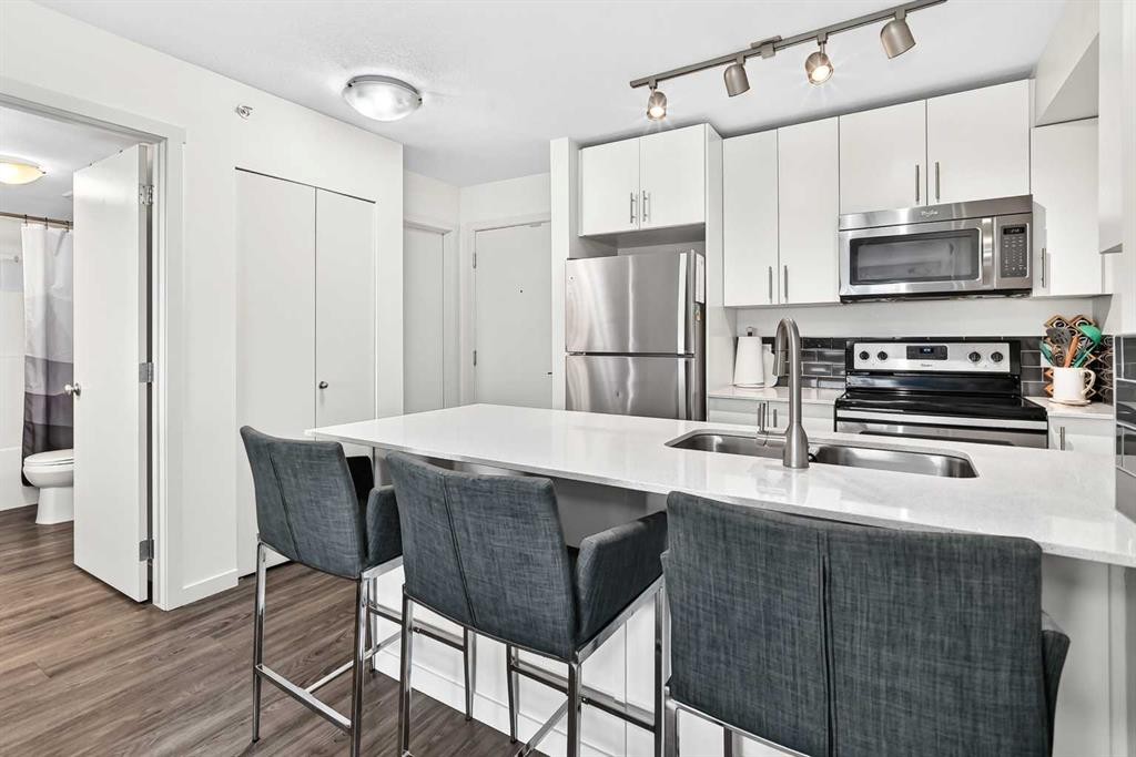 1406-181 Skyview Ranch Manor Ne, Calgary, AB - Indoor Photo Showing Kitchen With Stainless Steel Kitchen With Upgraded Kitchen