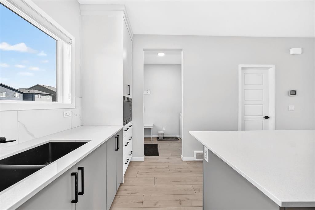 20 Corner Glen Avenue Ne, Calgary, AB - Indoor Photo Showing Kitchen With Double Sink