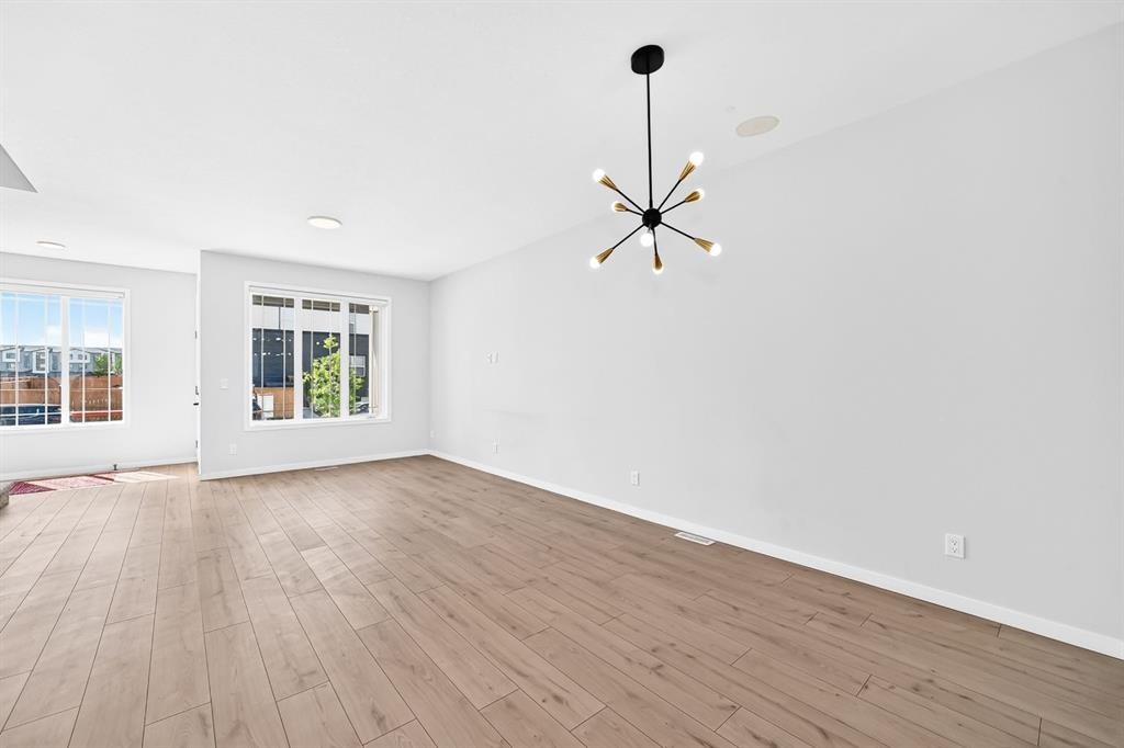 20 Corner Glen Avenue Ne, Calgary, AB - Indoor Photo Showing Other Room