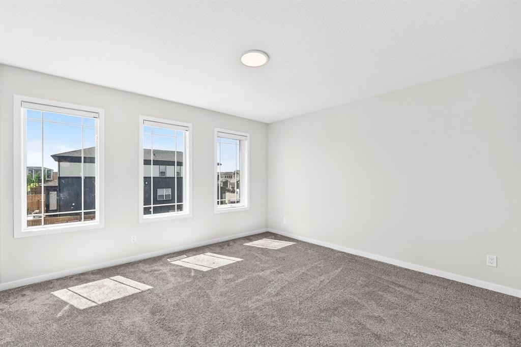20 Corner Glen Avenue Ne, Calgary, AB - Indoor Photo Showing Other Room