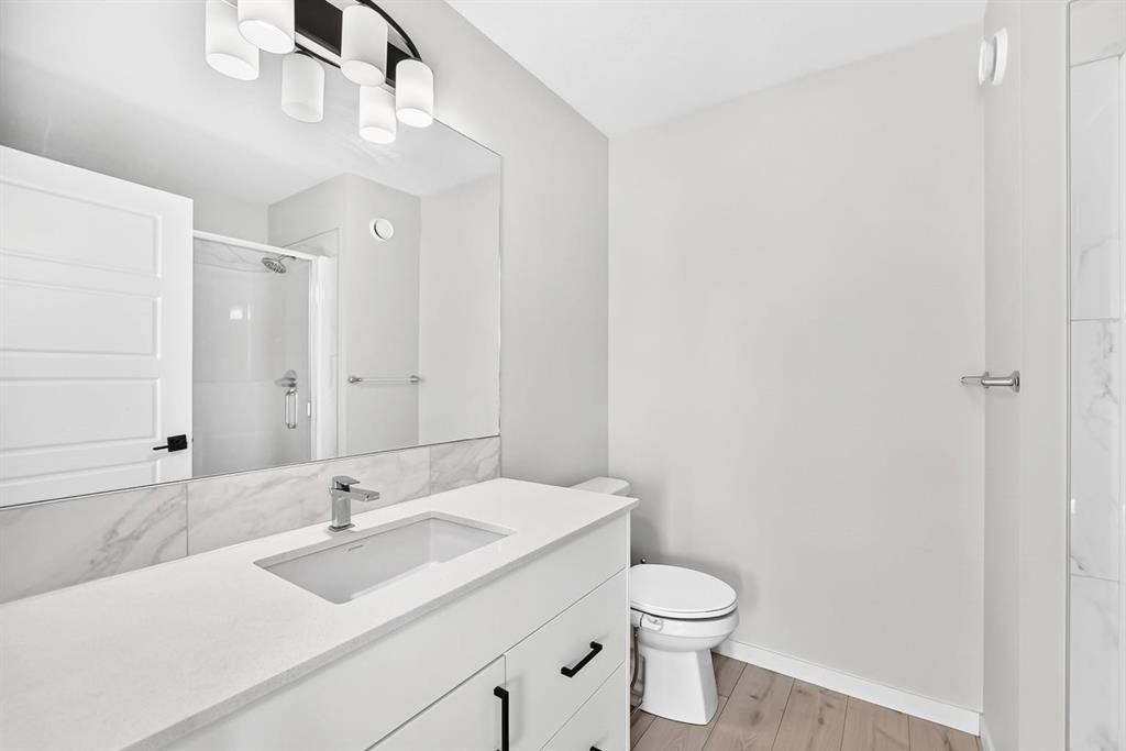 20 Corner Glen Avenue Ne, Calgary, AB - Indoor Photo Showing Bathroom