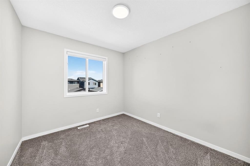 20 Corner Glen Avenue Ne, Calgary, AB - Indoor Photo Showing Other Room