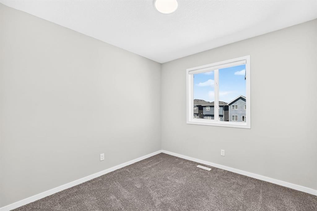 20 Corner Glen Avenue Ne, Calgary, AB - Indoor Photo Showing Other Room