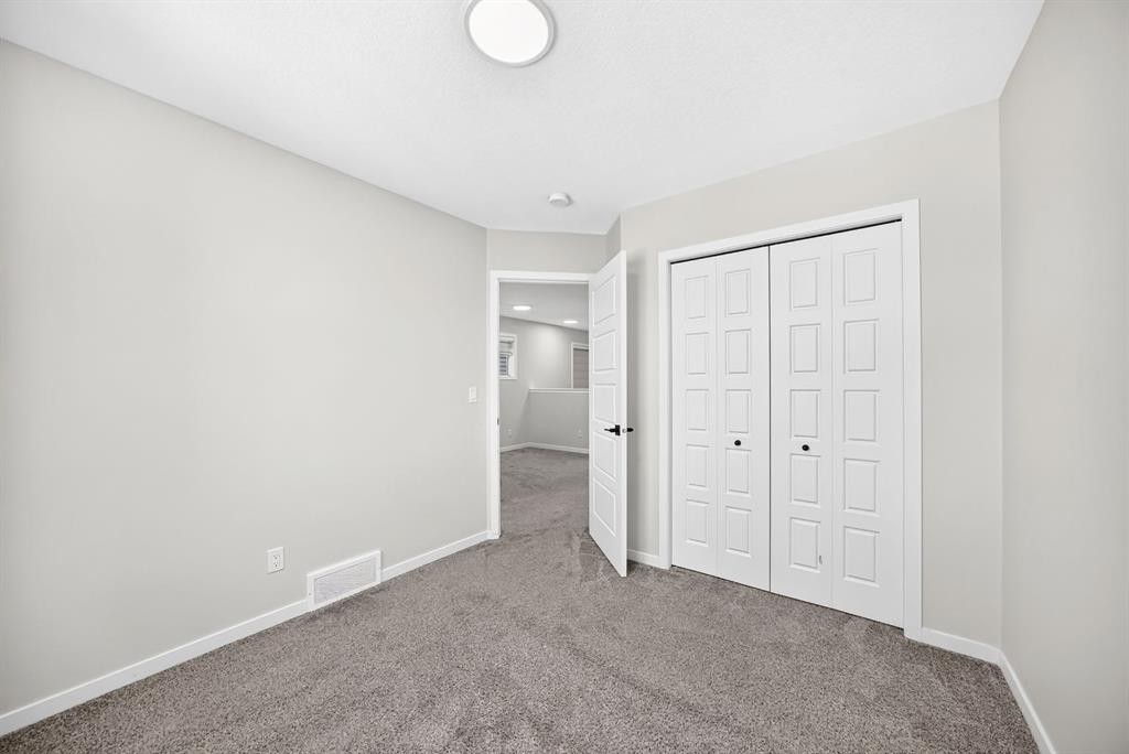 20 Corner Glen Avenue Ne, Calgary, AB - Indoor