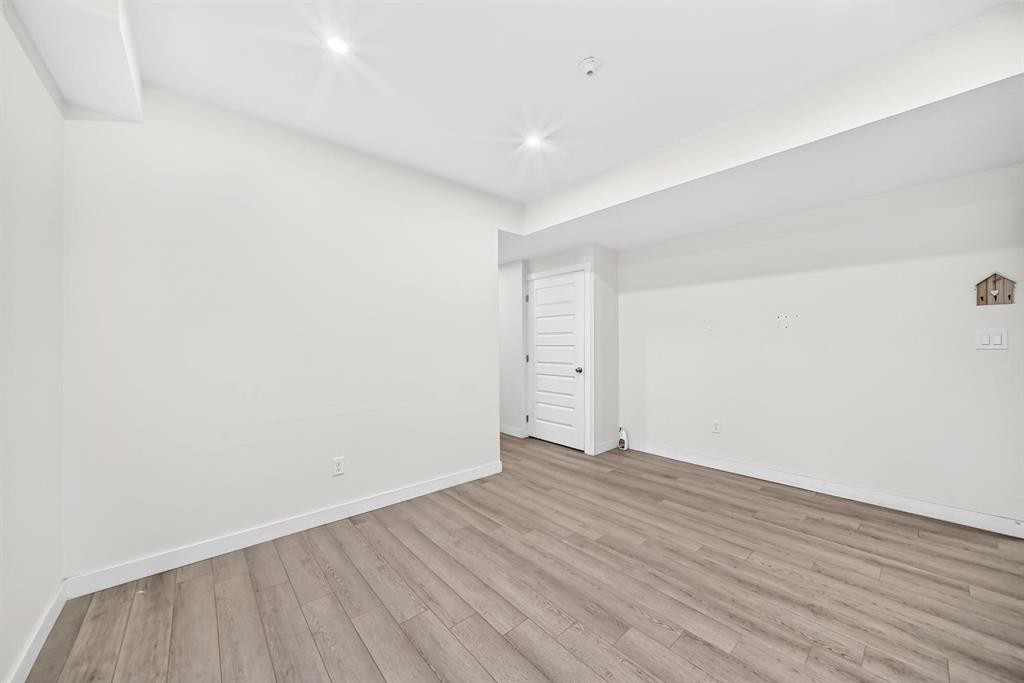 20 Corner Glen Avenue Ne, Calgary, AB - Indoor Photo Showing Other Room