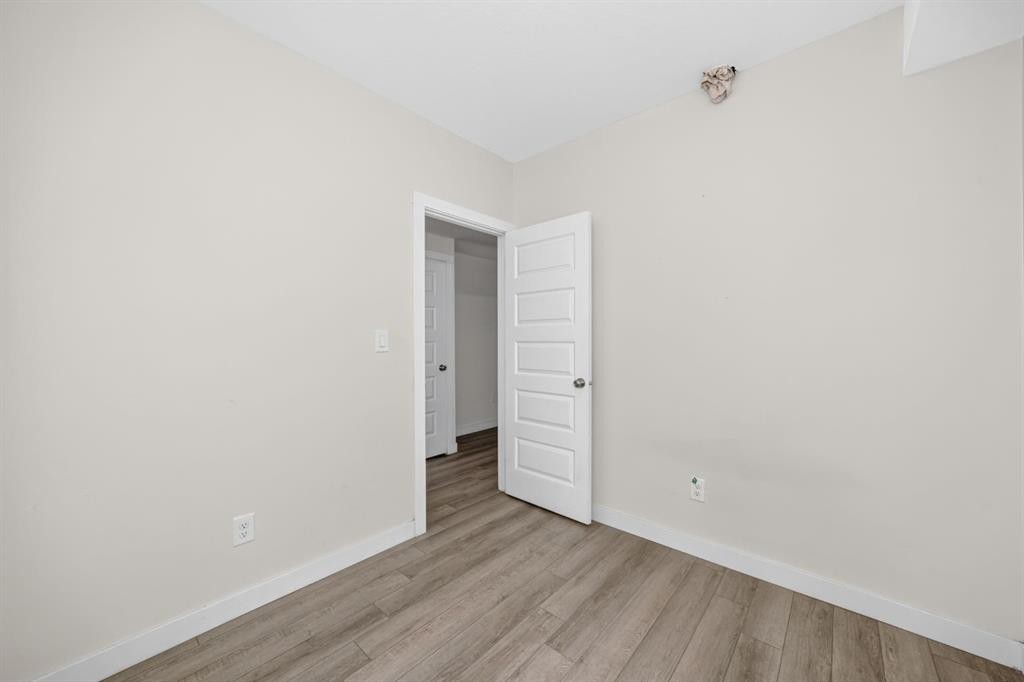 20 Corner Glen Avenue Ne, Calgary, AB - Indoor Photo Showing Other Room