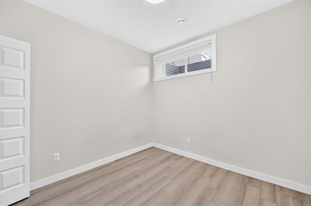 20 Corner Glen Avenue Ne, Calgary, AB - Indoor Photo Showing Other Room