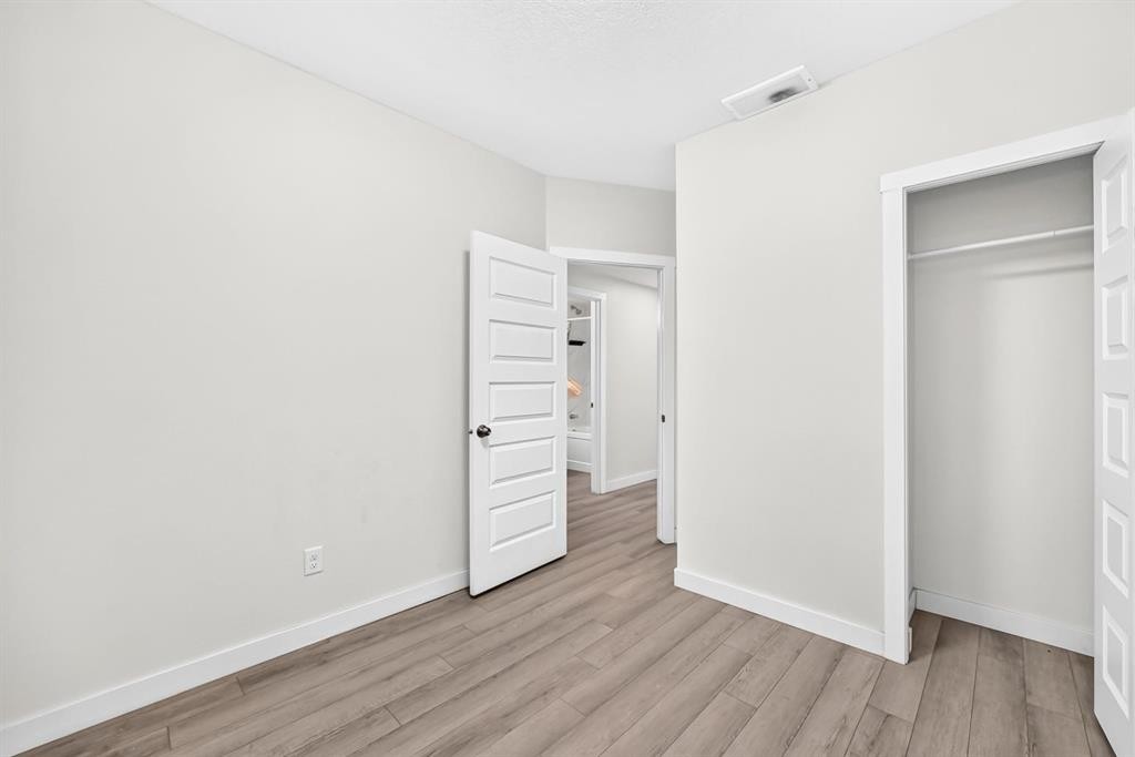 20 Corner Glen Avenue Ne, Calgary, AB - Indoor Photo Showing Other Room