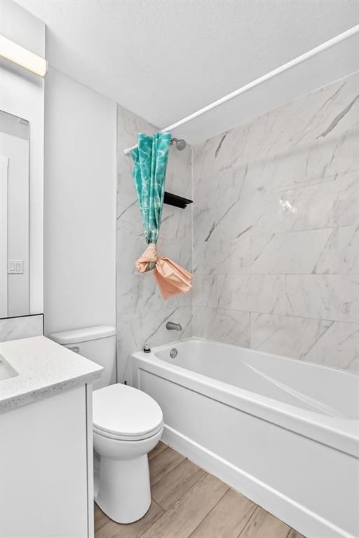 20 Corner Glen Avenue Ne, Calgary, AB - Indoor Photo Showing Bathroom