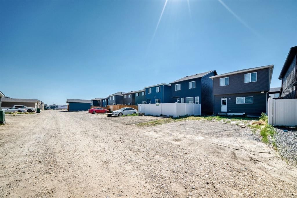 20 Corner Glen Avenue Ne, Calgary, AB - Outdoor