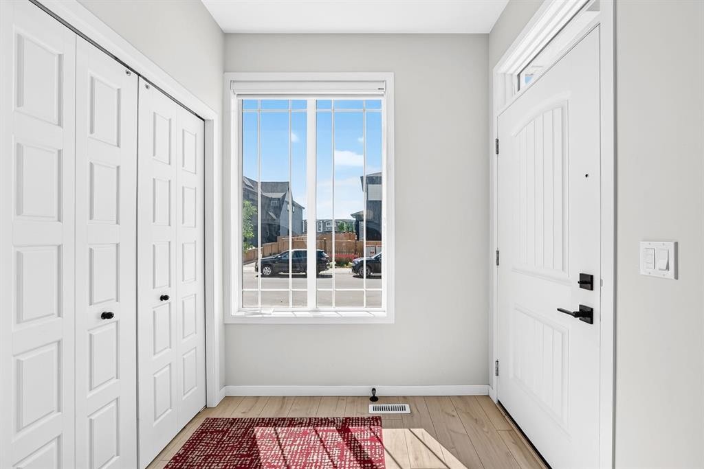 20 Corner Glen Avenue Ne, Calgary, AB - Indoor Photo Showing Other Room