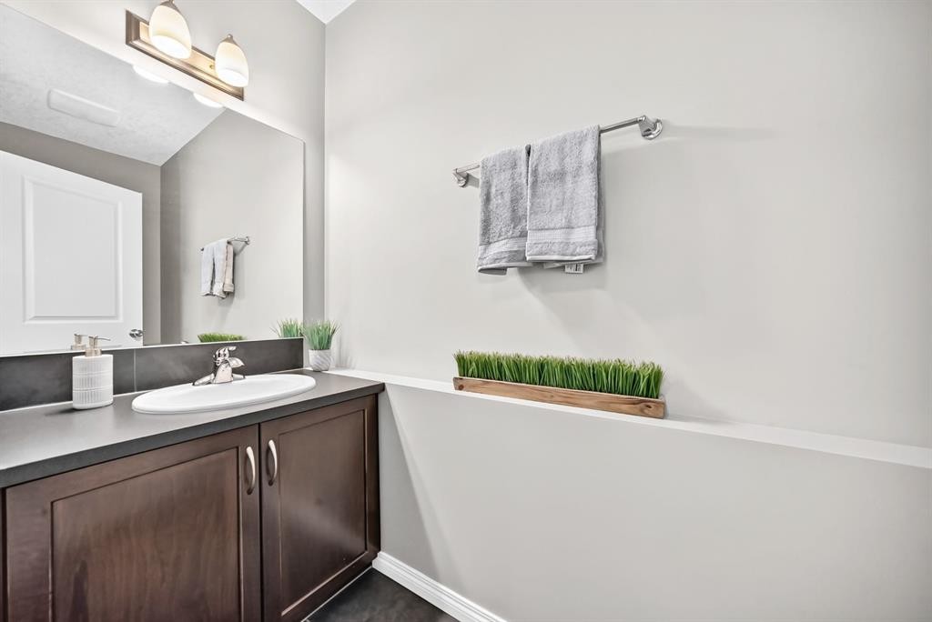 325 Kincora Glen Rise Nw, Calgary, AB - Indoor Photo Showing Bathroom