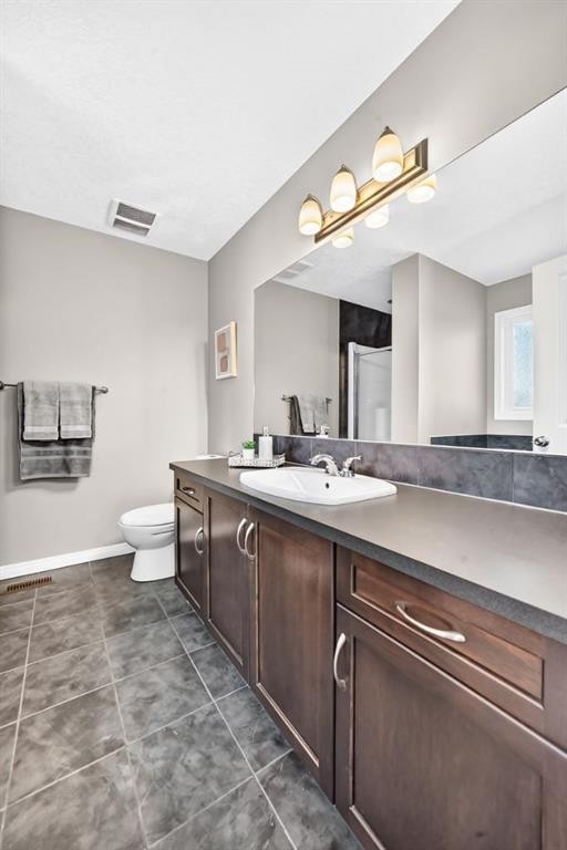 325 Kincora Glen Rise Nw, Calgary, AB - Indoor Photo Showing Bathroom