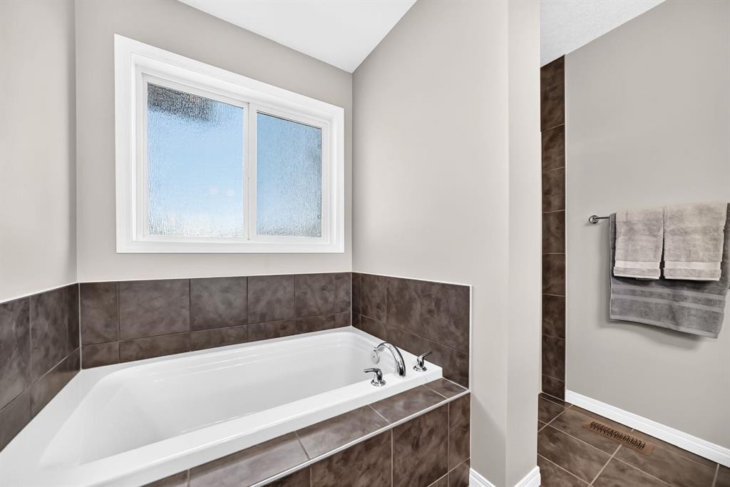 325 Kincora Glen Rise Nw, Calgary, AB - Indoor Photo Showing Bathroom