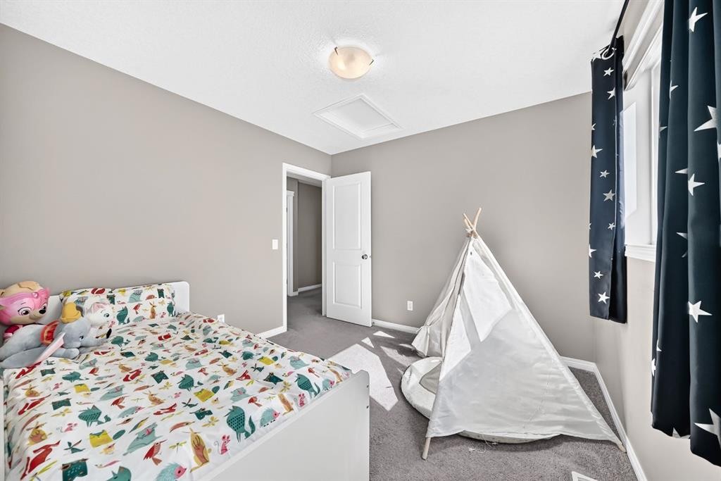 325 Kincora Glen Rise Nw, Calgary, AB - Indoor Photo Showing Bedroom