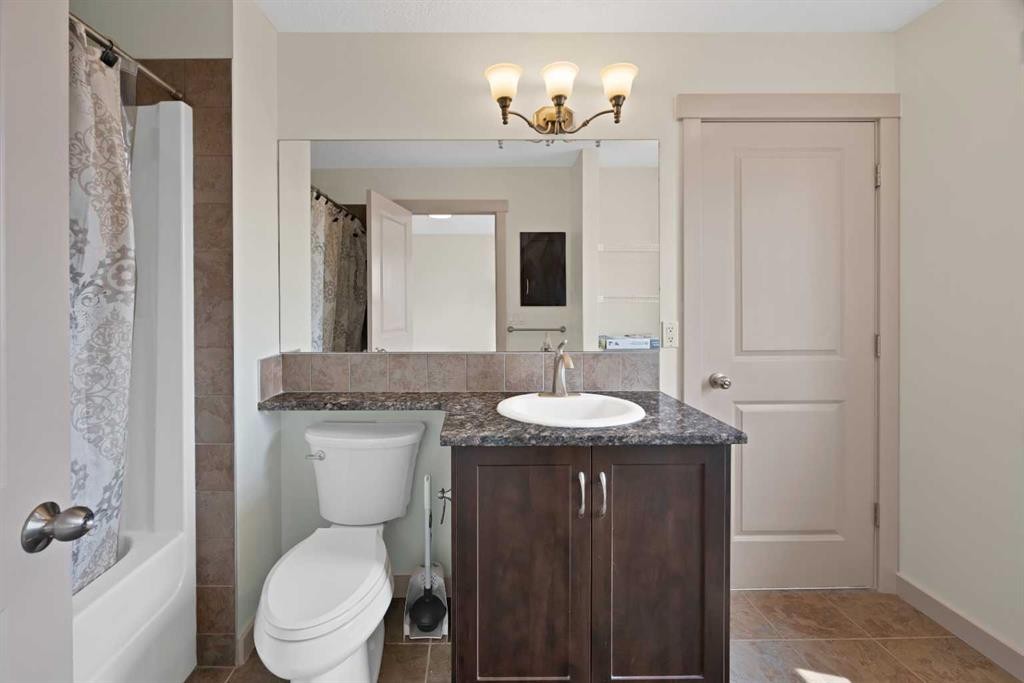 130 Panamount Road Nw, Calgary, AB - Indoor Photo Showing Bathroom