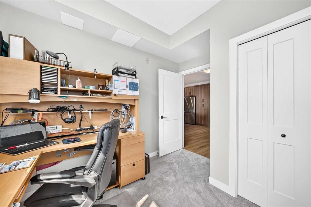 6106-200 Seton Circle Se, Calgary, AB - Indoor Photo Showing Office