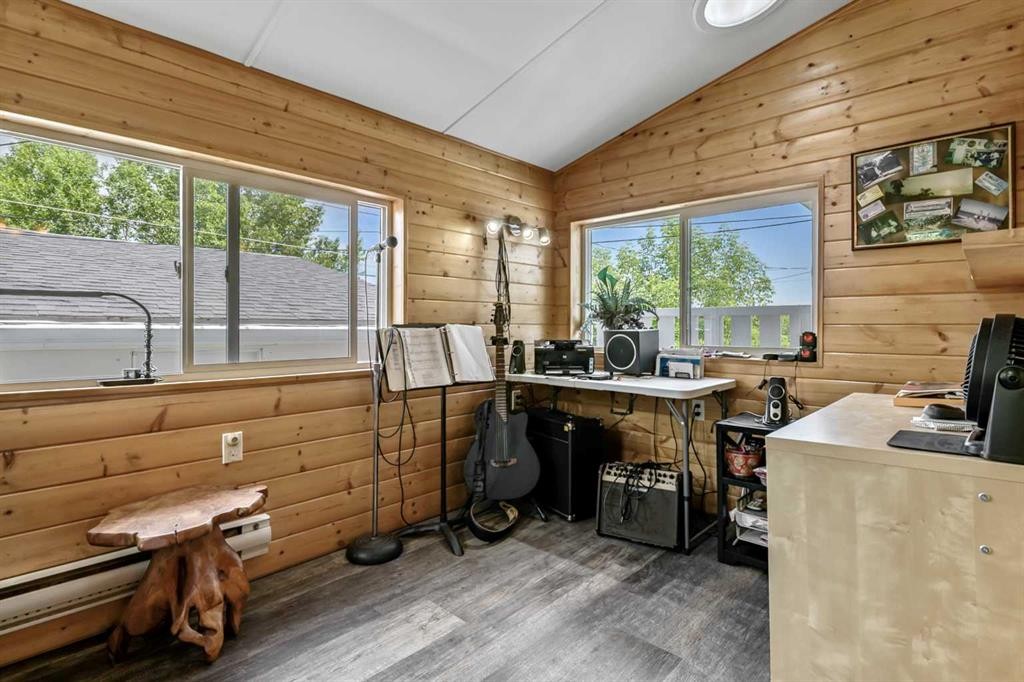 216 B Royal, Diamond Valley, AB - Indoor