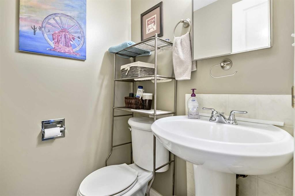 216 B Royal, Diamond Valley, AB - Indoor Photo Showing Bathroom