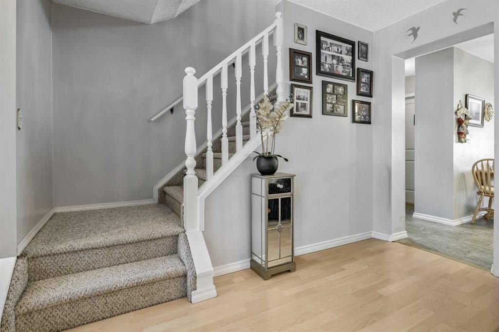 216 B Royal, Diamond Valley, AB - Indoor Photo Showing Other Room
