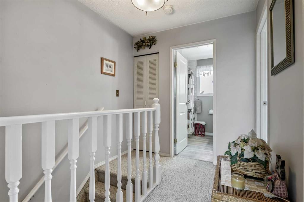 216 B Royal, Diamond Valley, AB - Indoor Photo Showing Other Room