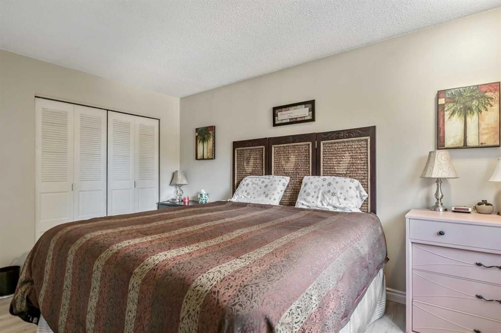 216 B Royal, Diamond Valley, AB - Indoor Photo Showing Bedroom