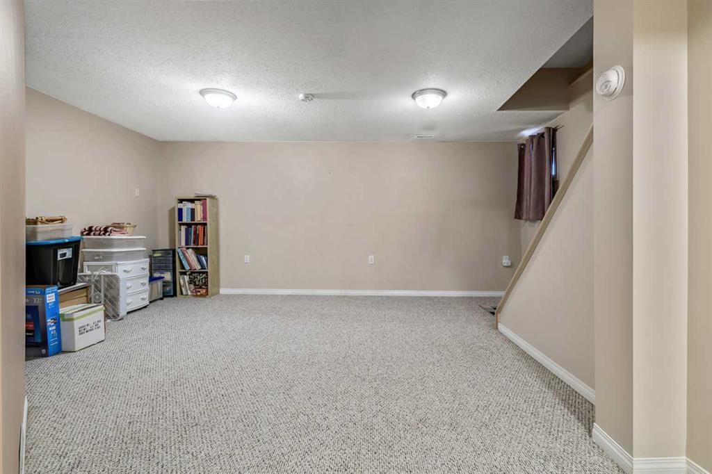 216 B Royal, Diamond Valley, AB - Indoor Photo Showing Other Room