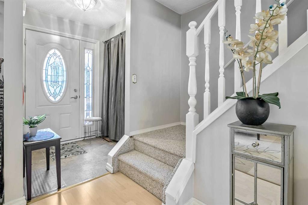 216 B Royal, Diamond Valley, AB - Indoor Photo Showing Other Room