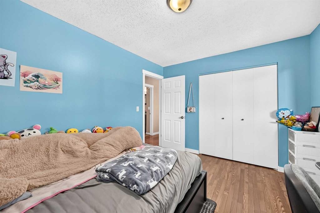 1823 65 Street Ne, Calgary, AB - Indoor Photo Showing Bedroom