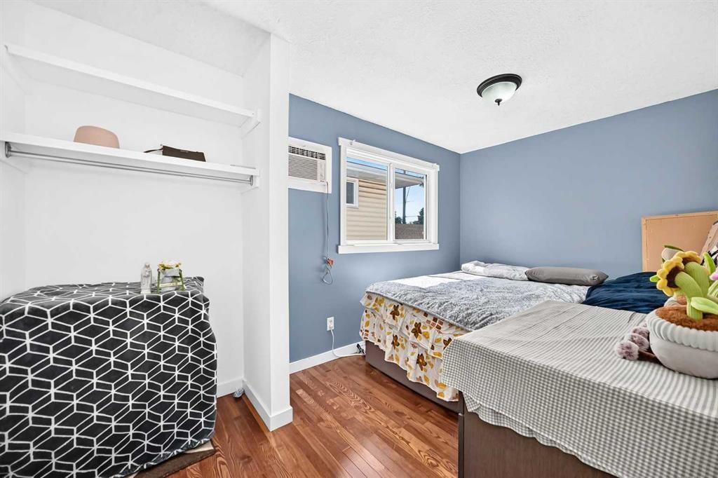 1823 65 Street Ne, Calgary, AB - Indoor Photo Showing Bedroom