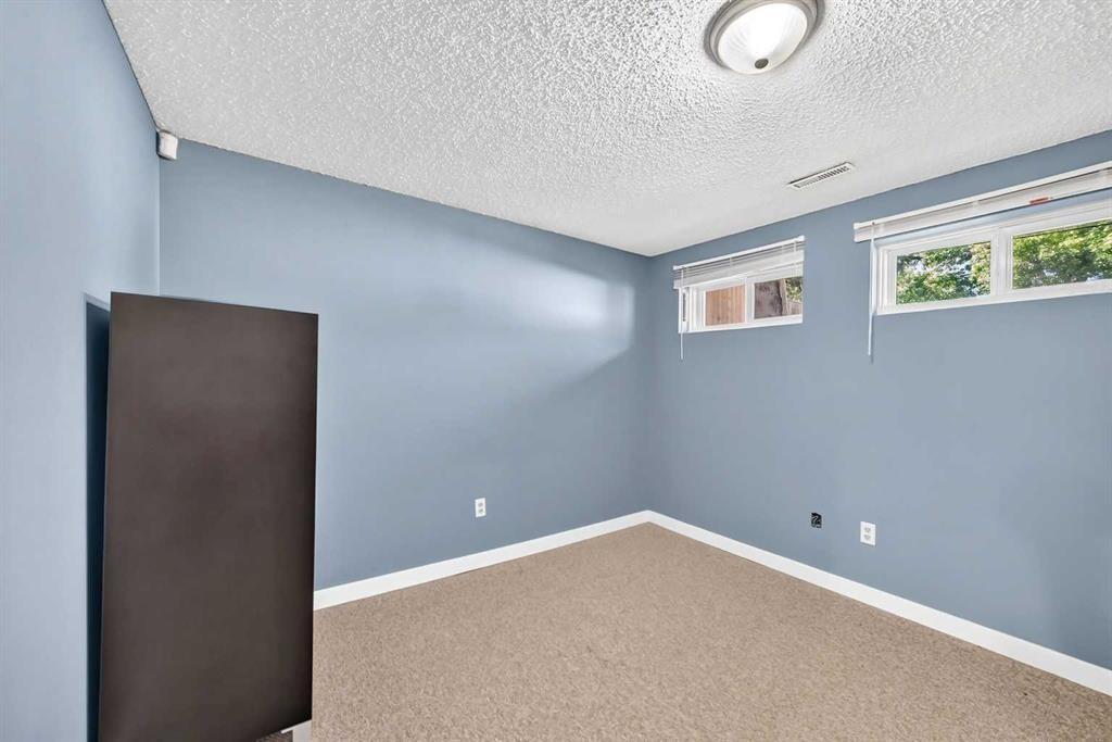 1823 65 Street Ne, Calgary, AB - Indoor Photo Showing Other Room