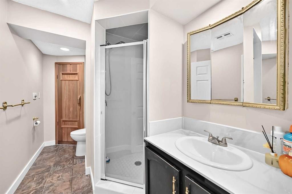 1823 65 Street Ne, Calgary, AB - Indoor Photo Showing Bathroom