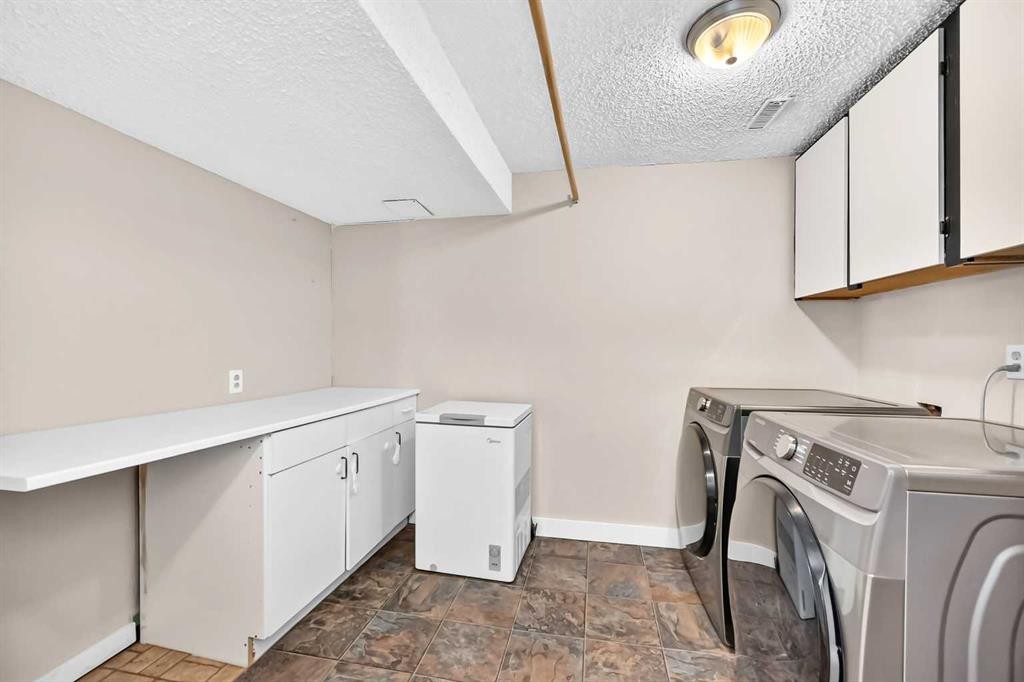 1823 65 Street Ne, Calgary, AB - Indoor Photo Showing Laundry Room