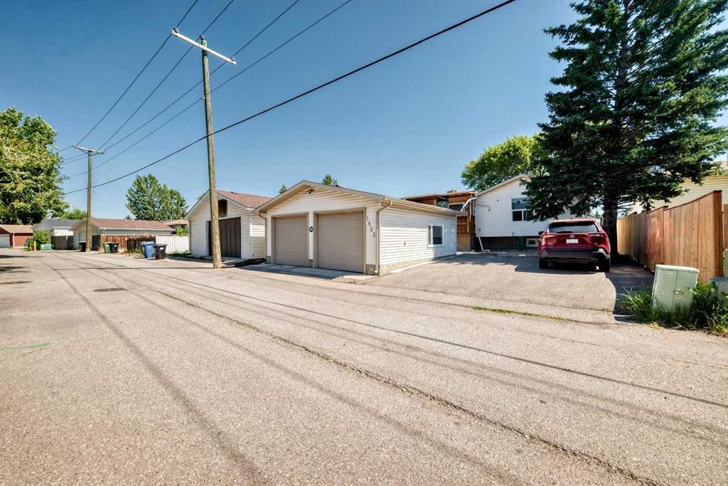 1823 65 Street Ne, Calgary, AB - Outdoor