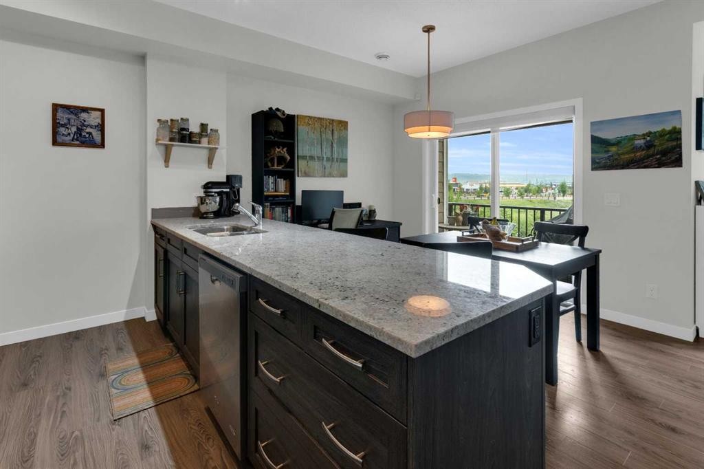 205-250 Fireside View, Cochrane, AB - Indoor Photo Showing Kitchen