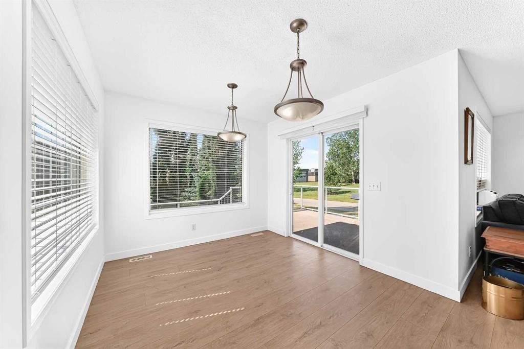 124 West Lakeview Drive, Chestermere, AB - Indoor Photo Showing Other Room