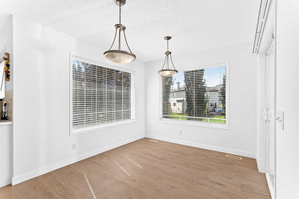 124 West Lakeview Drive, Chestermere, AB - Indoor Photo Showing Other Room